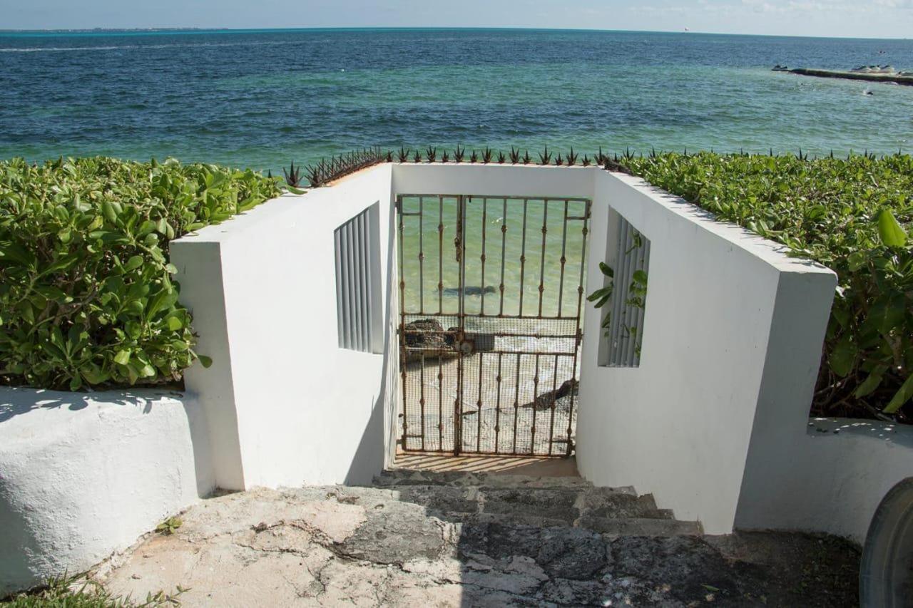 Cancun blue village