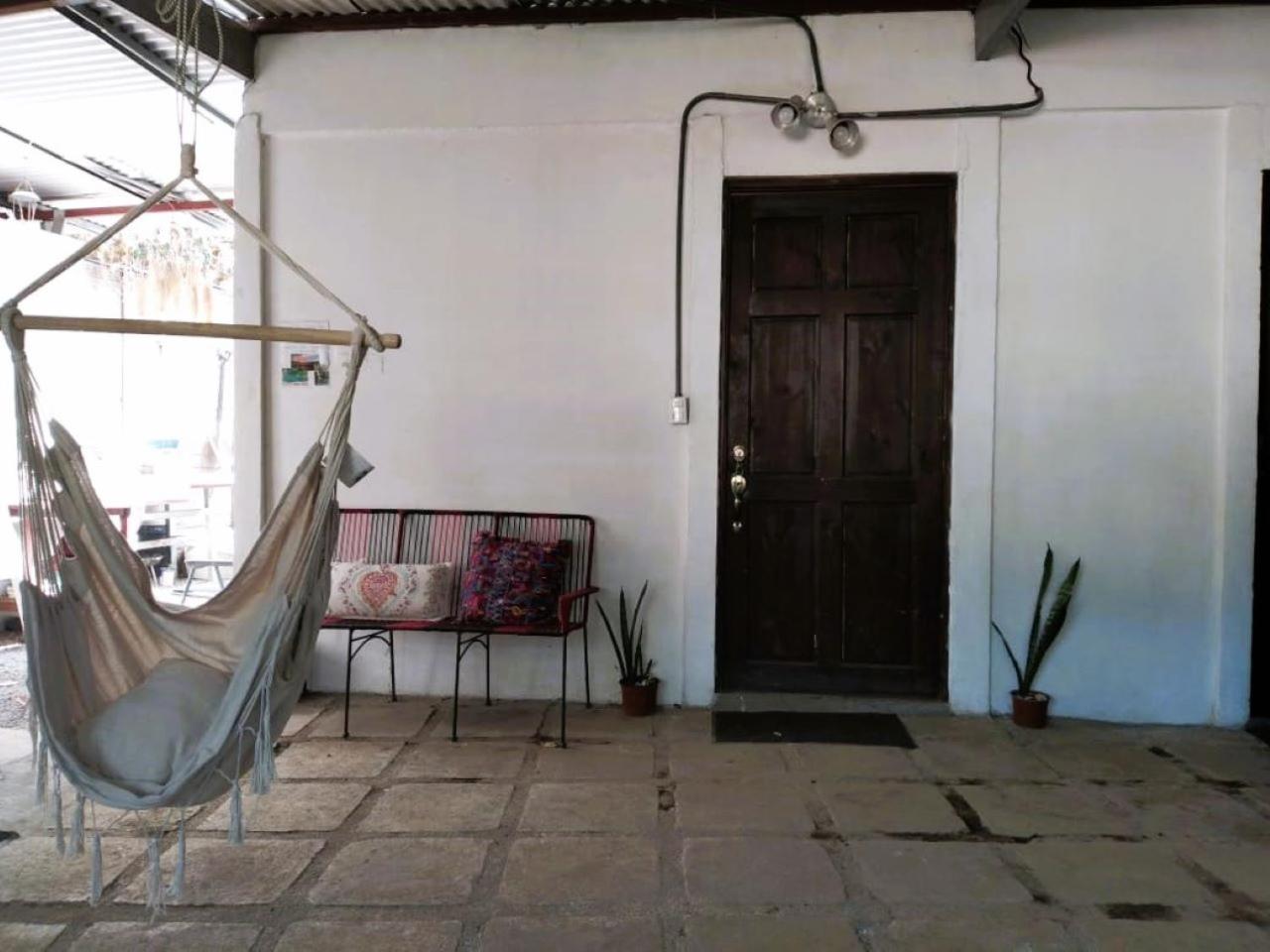 Hogar tico-estadounidense cerca de aeropuerto view 2