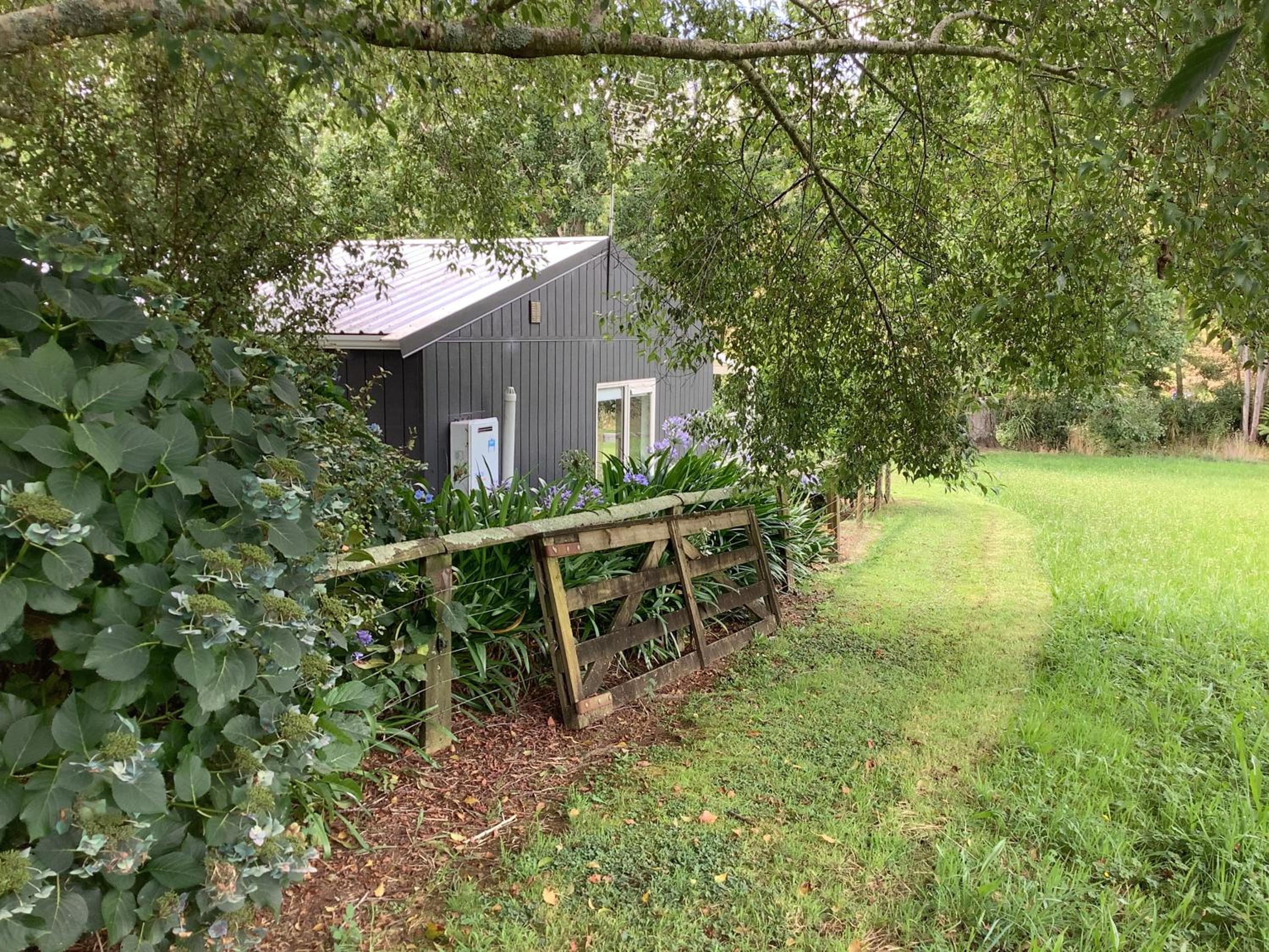 Wood Pigeon Cottage Pet Friendly Free Breakfast Hauraki Rail Trail 2kms