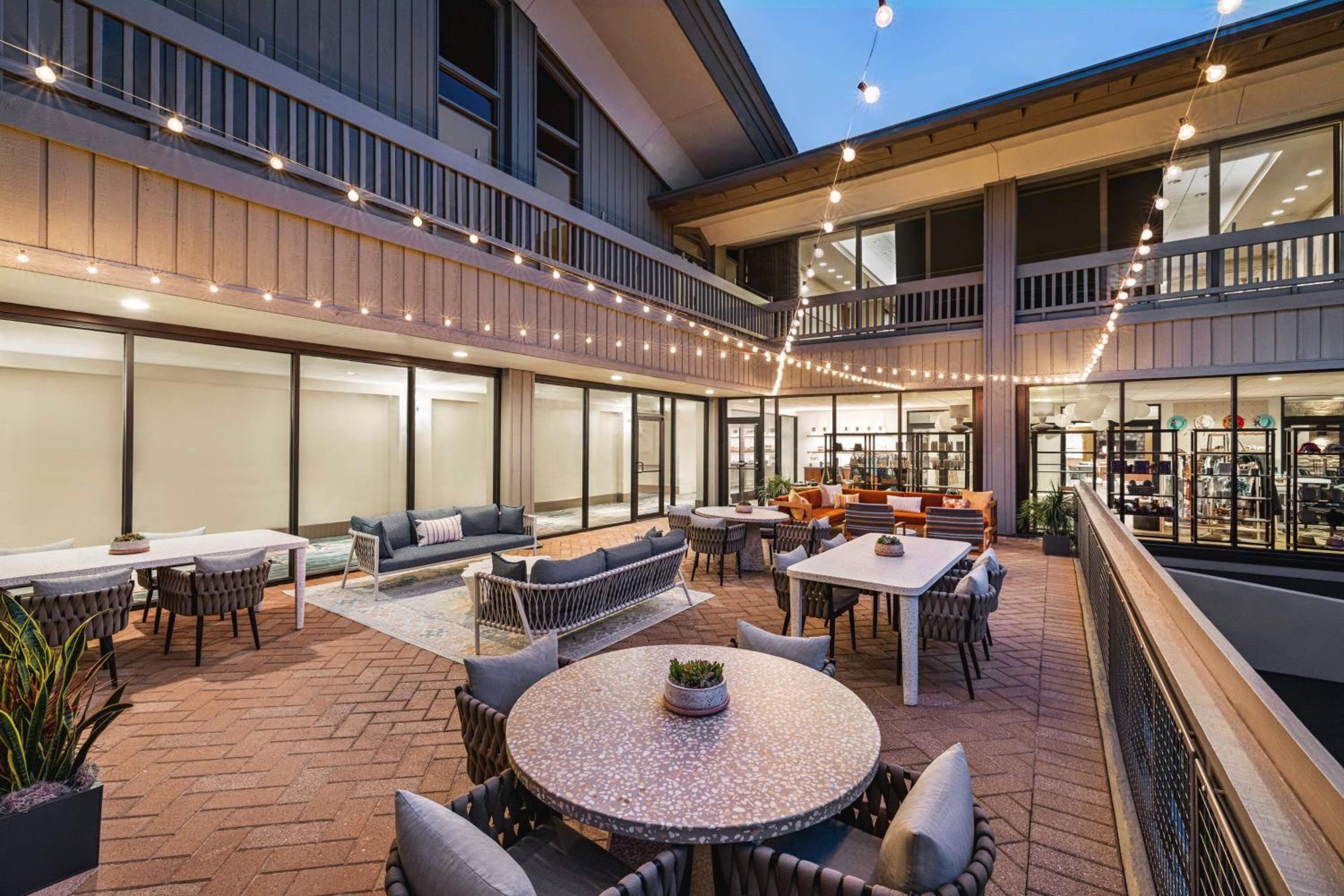 The Woodlands Resort, Curio Collection by Hilton 2