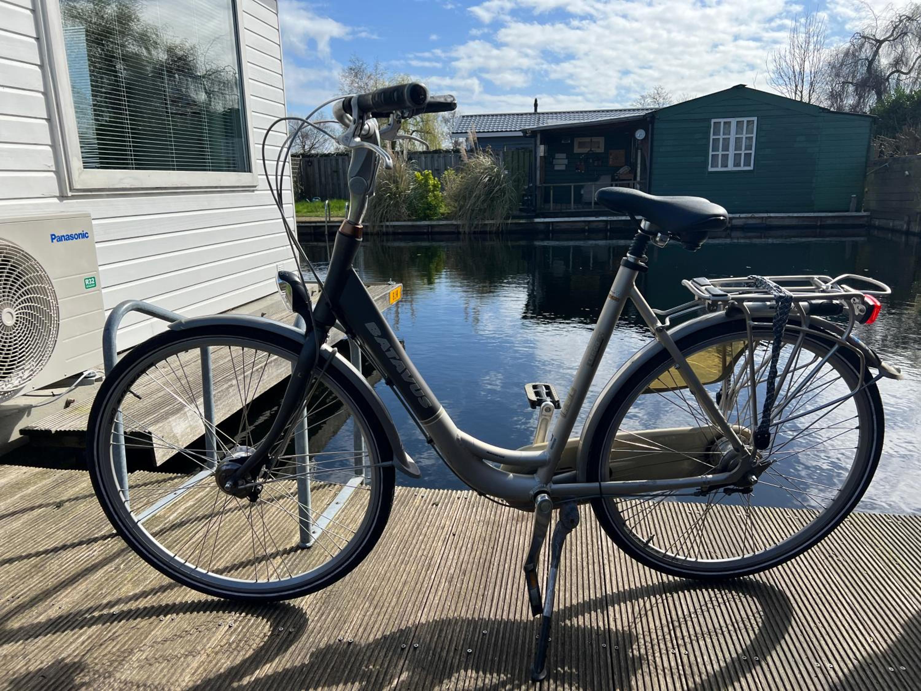 New- Private Cosy Houseboat, on a lake near Amsterdam