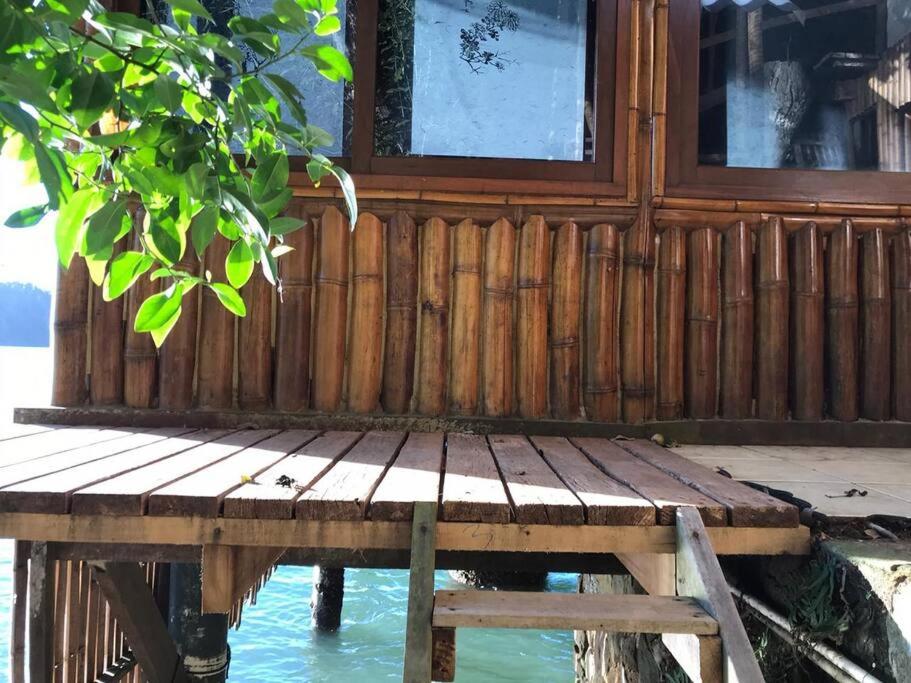 casa cima do mar