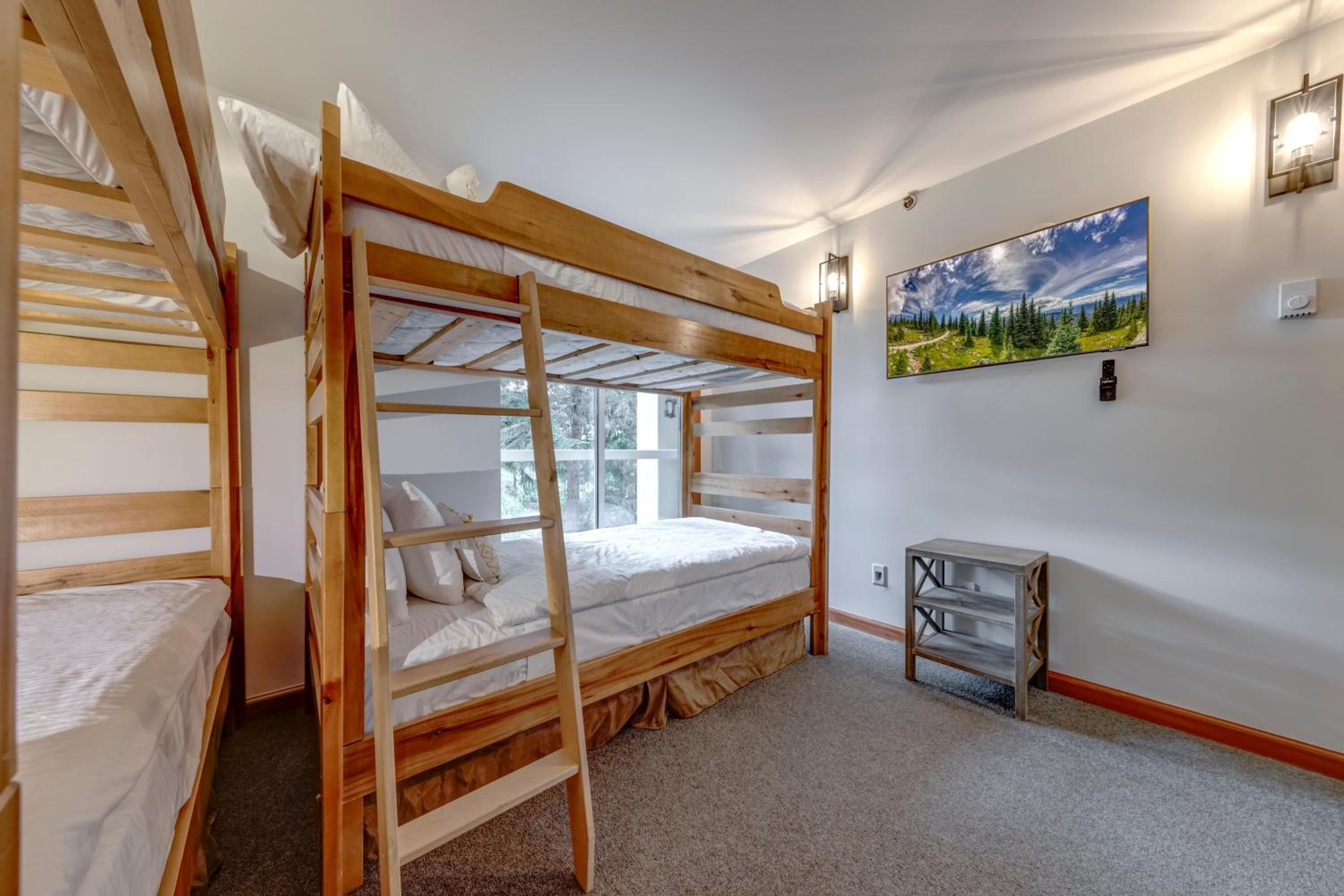 Woodrun 208 - Ski In Ski Out, Common Area Hot Tub & Pool, Fireplace