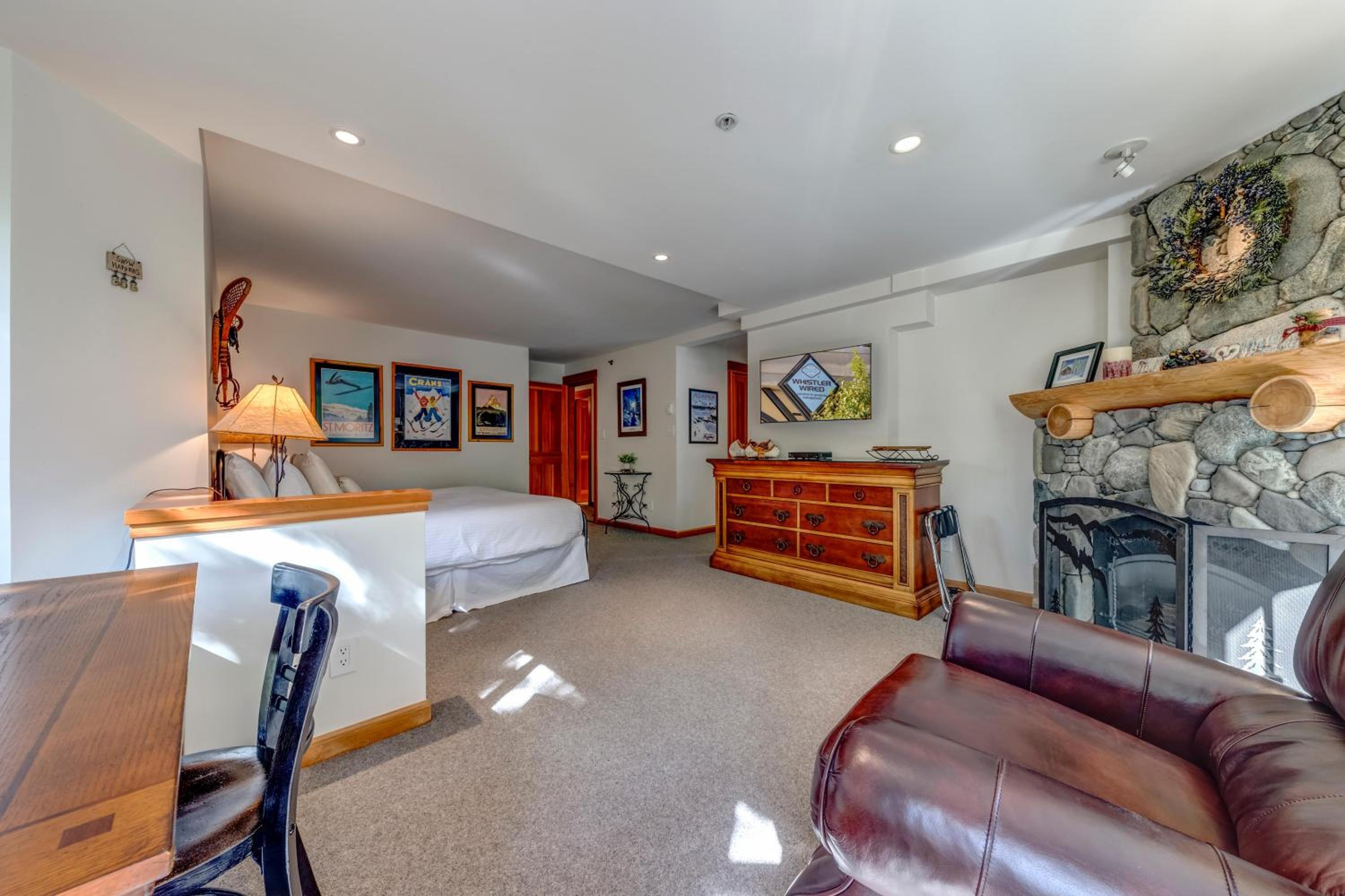 Woodrun 208 - Ski In Ski Out, Common Area Hot Tub & Pool, Fireplace