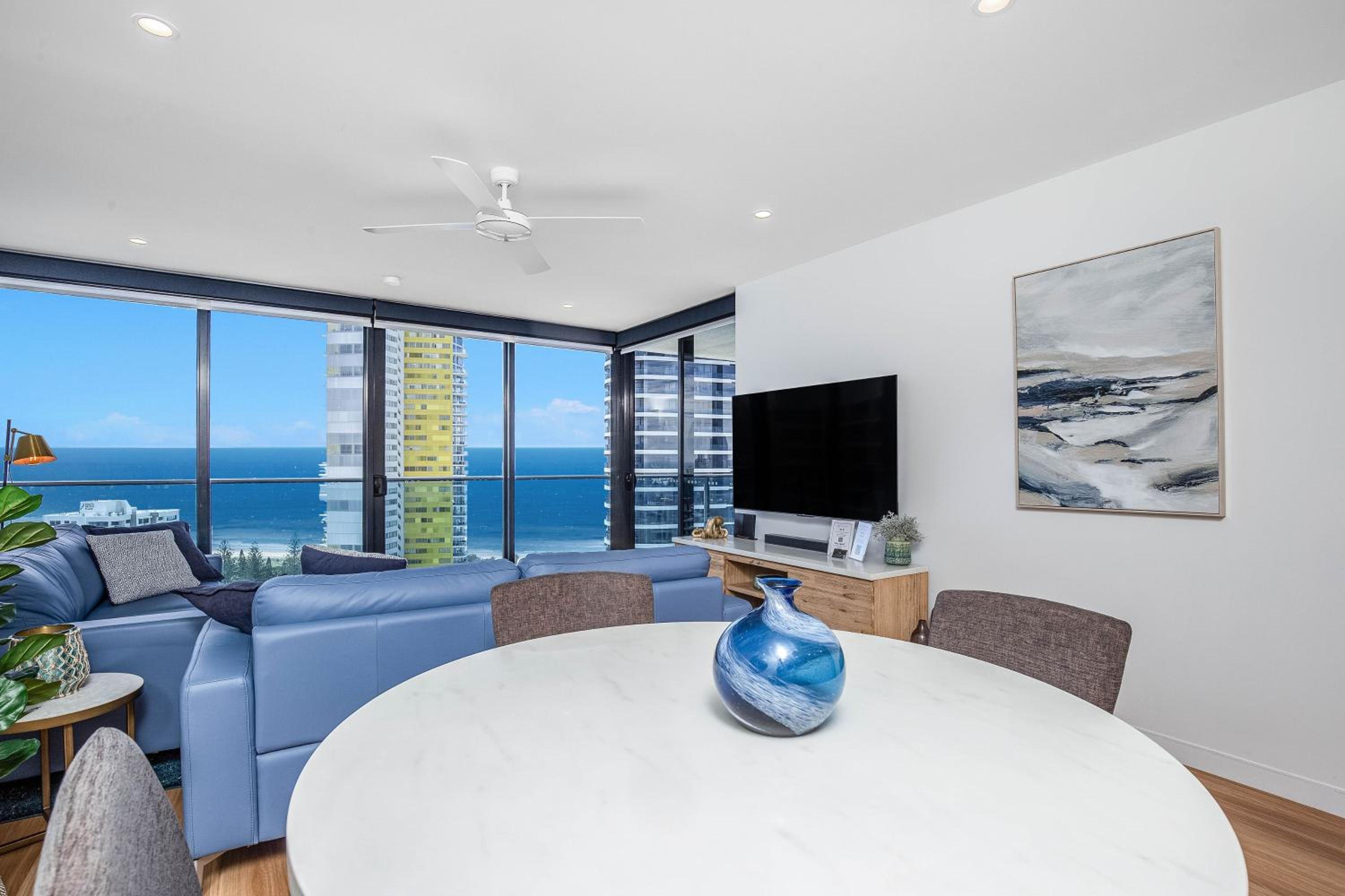 Stylish 21st floor Oracle Tower 2 Ocean Views Free Parking