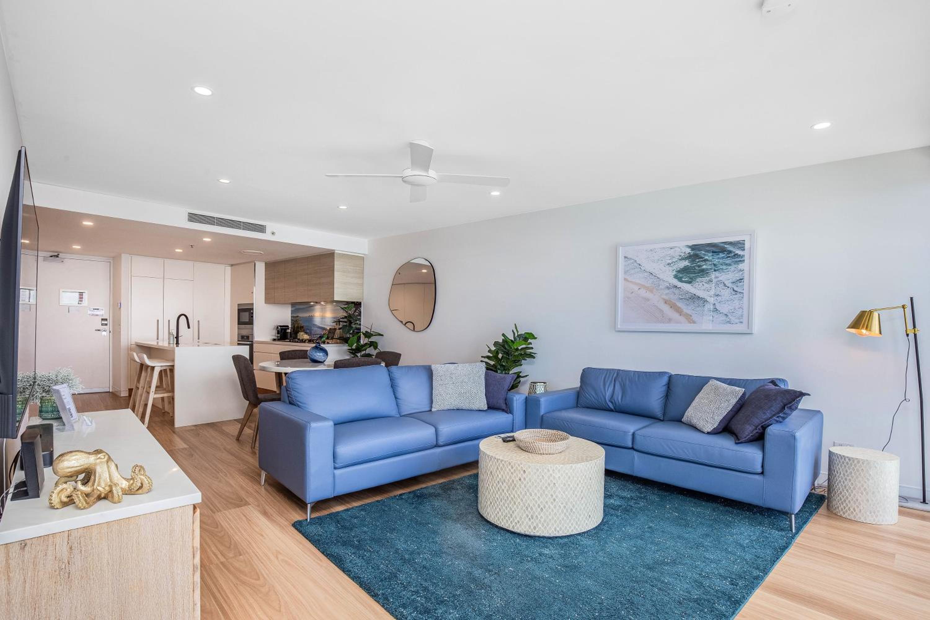 Stylish 21st floor Oracle Tower 2 Ocean Views Free Parking