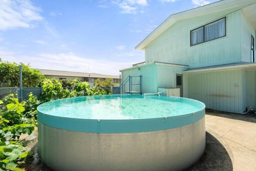 Whole House Sleeps 12 AC -Wifi - Pool view 2