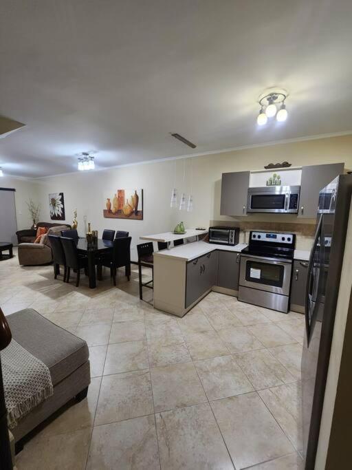 Condominio Gold Coast 2BR 3BTH