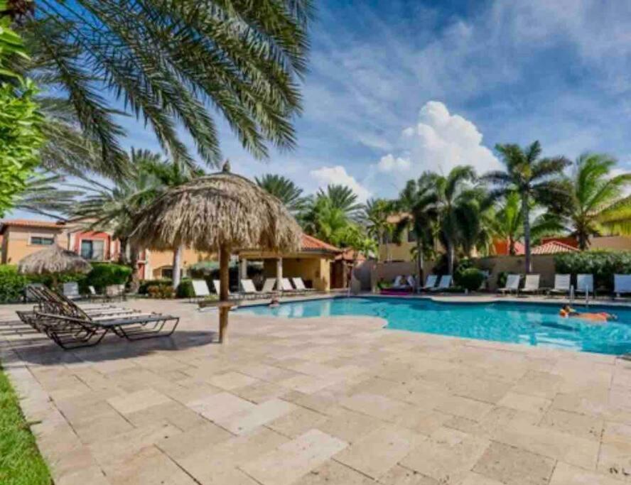 Condominio Gold Coast 2BR 3BTH