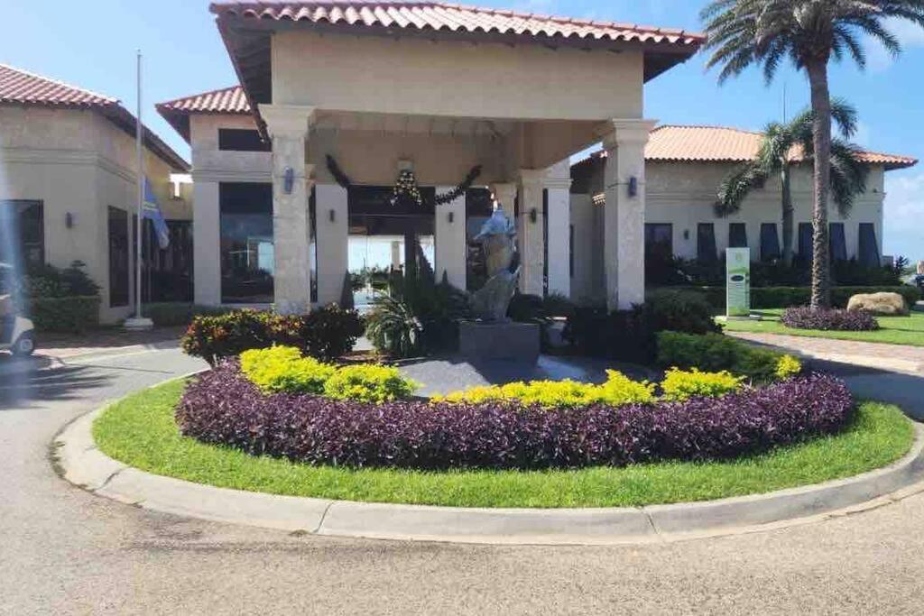 Condominio Gold Coast 2BR 3BTH