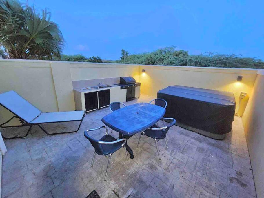 Condominio Gold Coast 2BR 3BTH