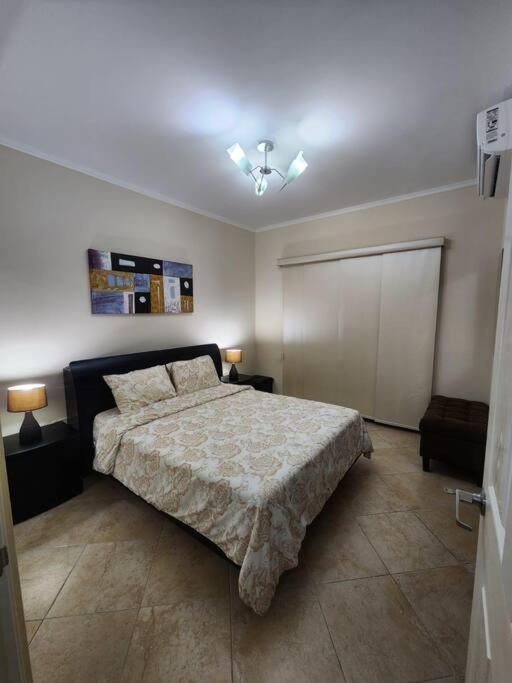 Condominio Gold Coast 2BR 3BTH