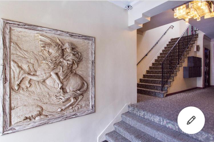 Beautiful Apartment in the heart of Koreatown!