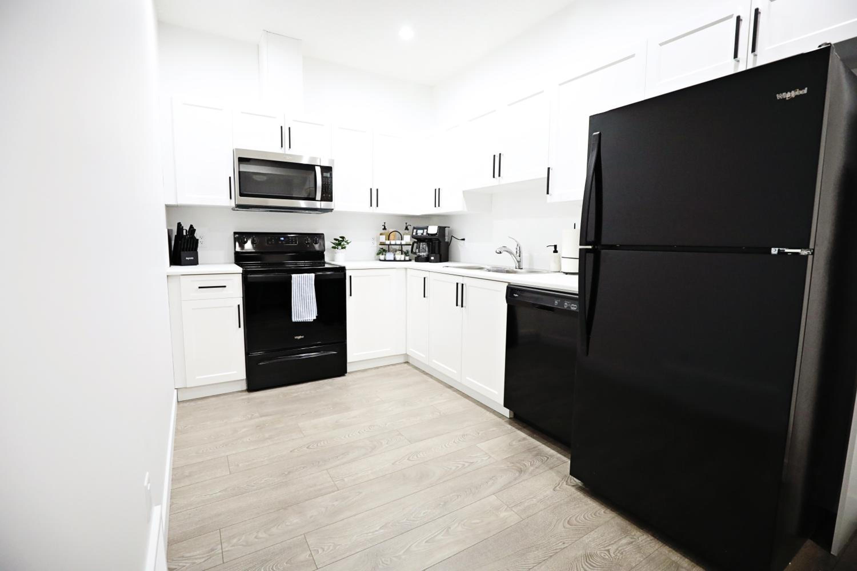 Stylish Retreat with King Bed, Long Stays, WEM, Disney+
