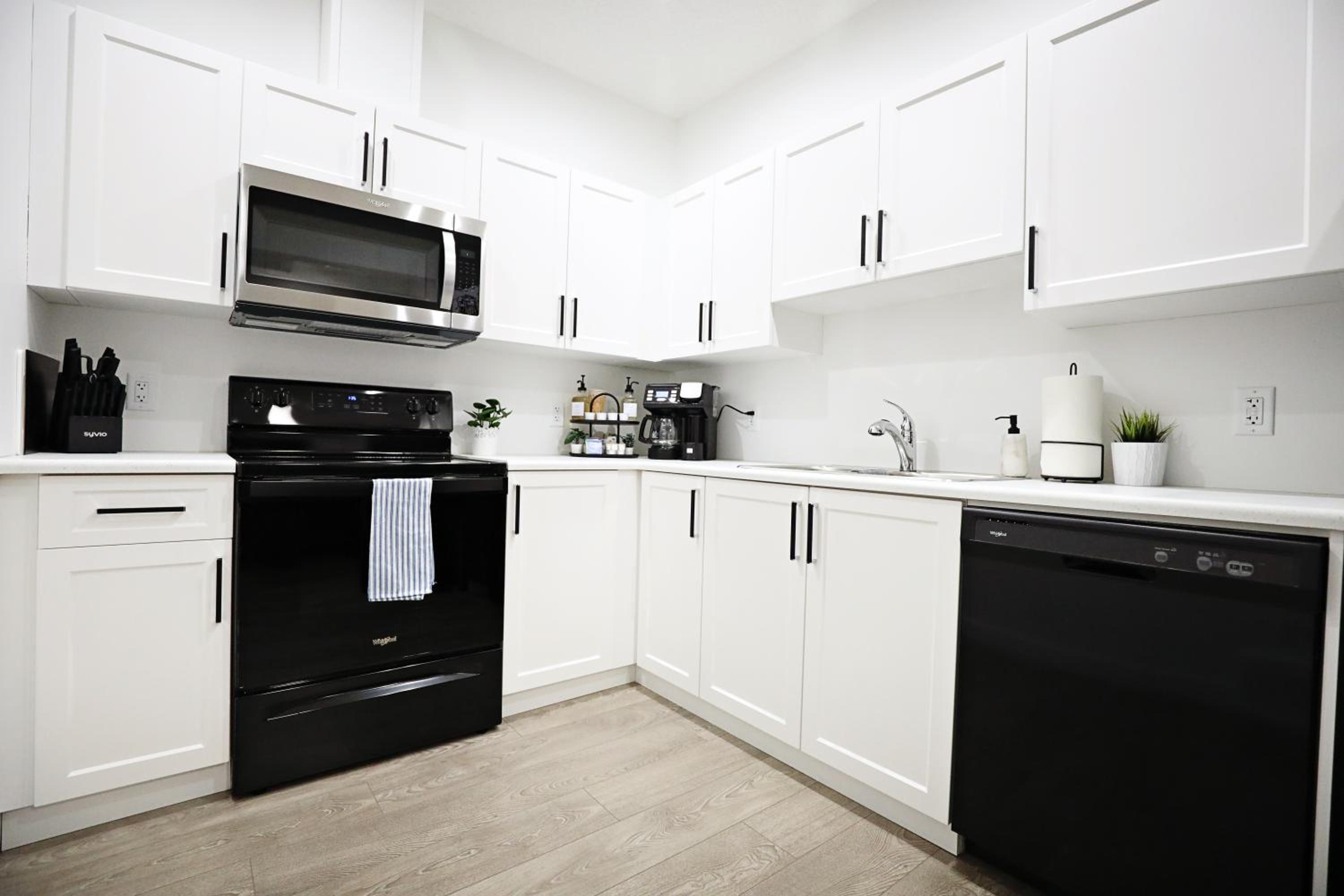 Stylish Retreat with King Bed, Long Stays, WEM, Disney+