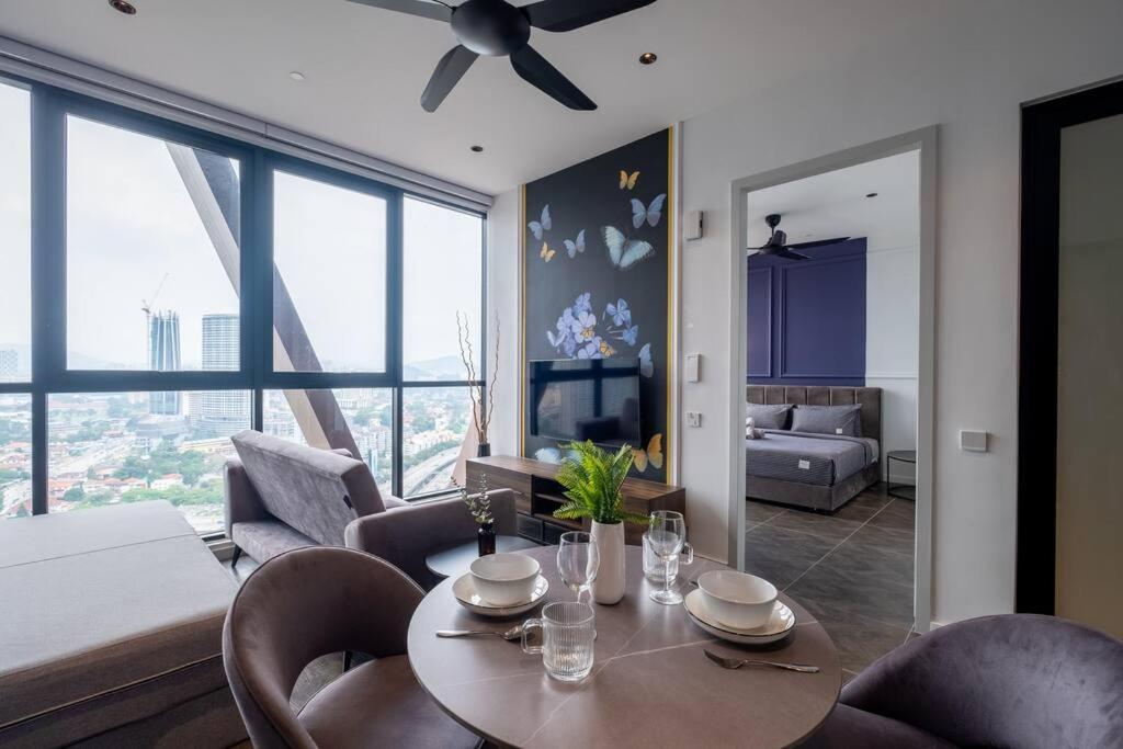 Butterfly Room 1BR Scarletz Suites KLCC Pool Gym