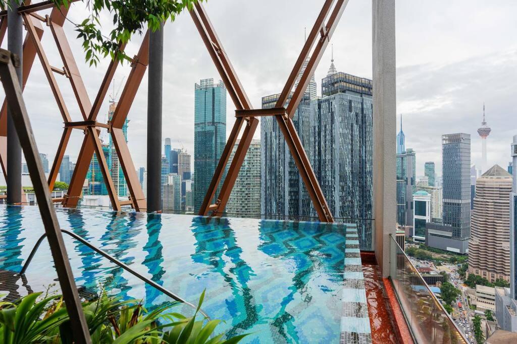 Butterfly Room 1BR Scarletz Suites KLCC Pool Gym