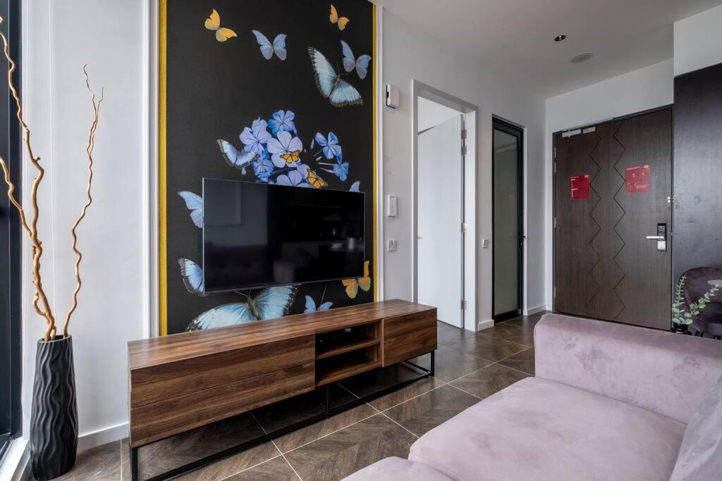 Butterfly Room 1BR Scarletz Suites KLCC Pool Gym