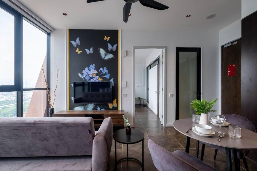 Butterfly Room 1BR Scarletz Suites KLCC Pool Gym