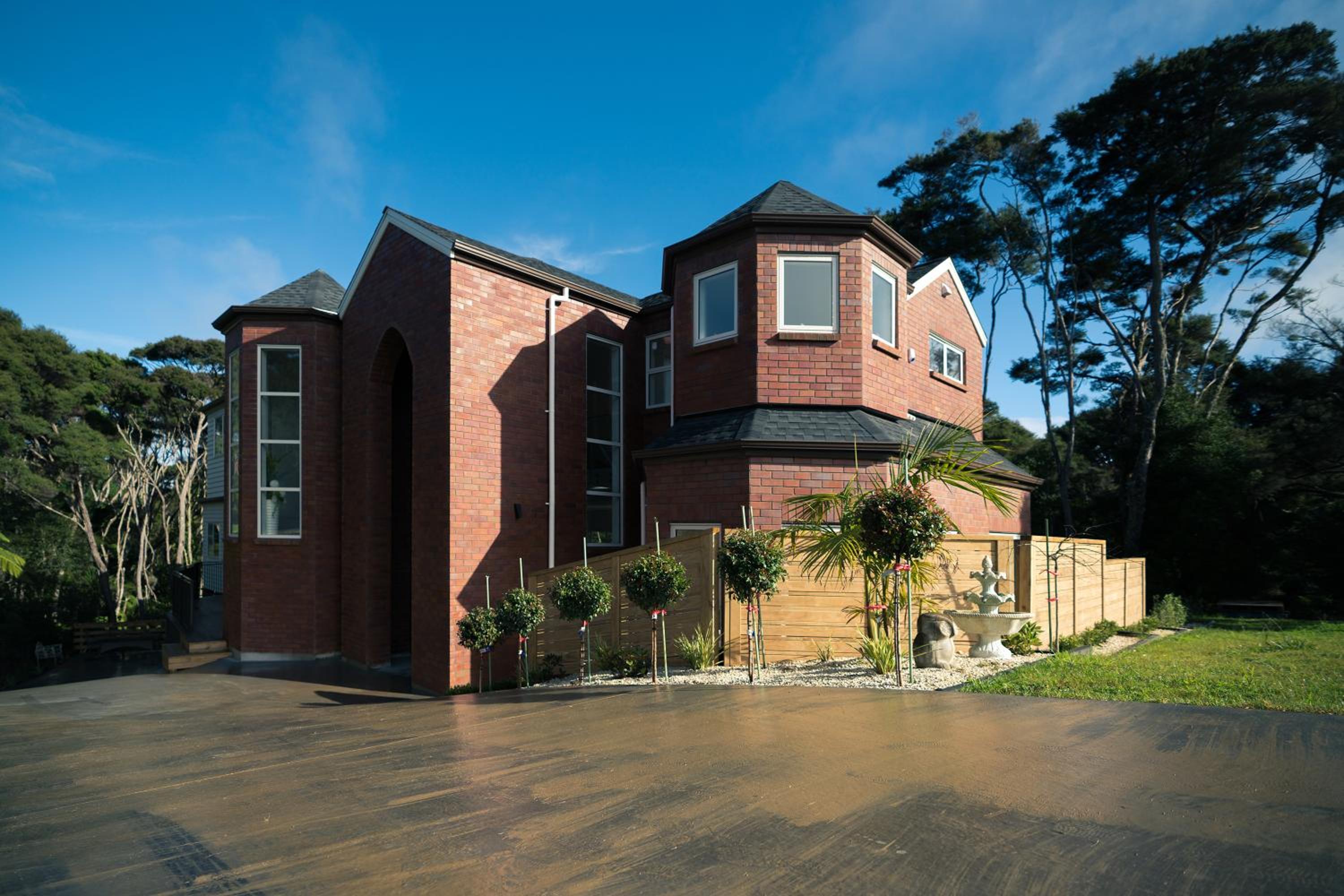 Elegant Two-Bedroom in Greenhithe view 2