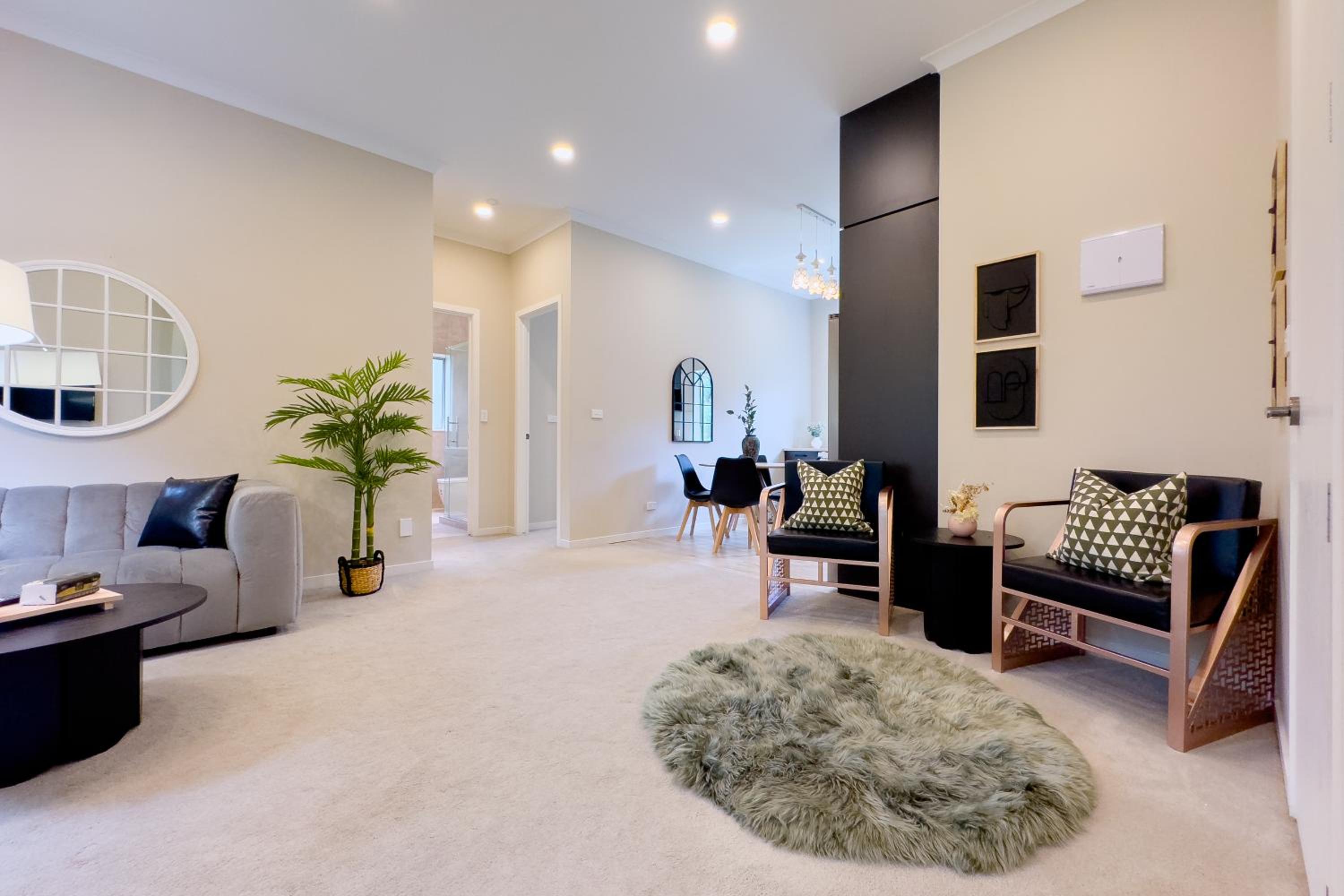 Elegant Two-Bedroom in Greenhithe view 3
