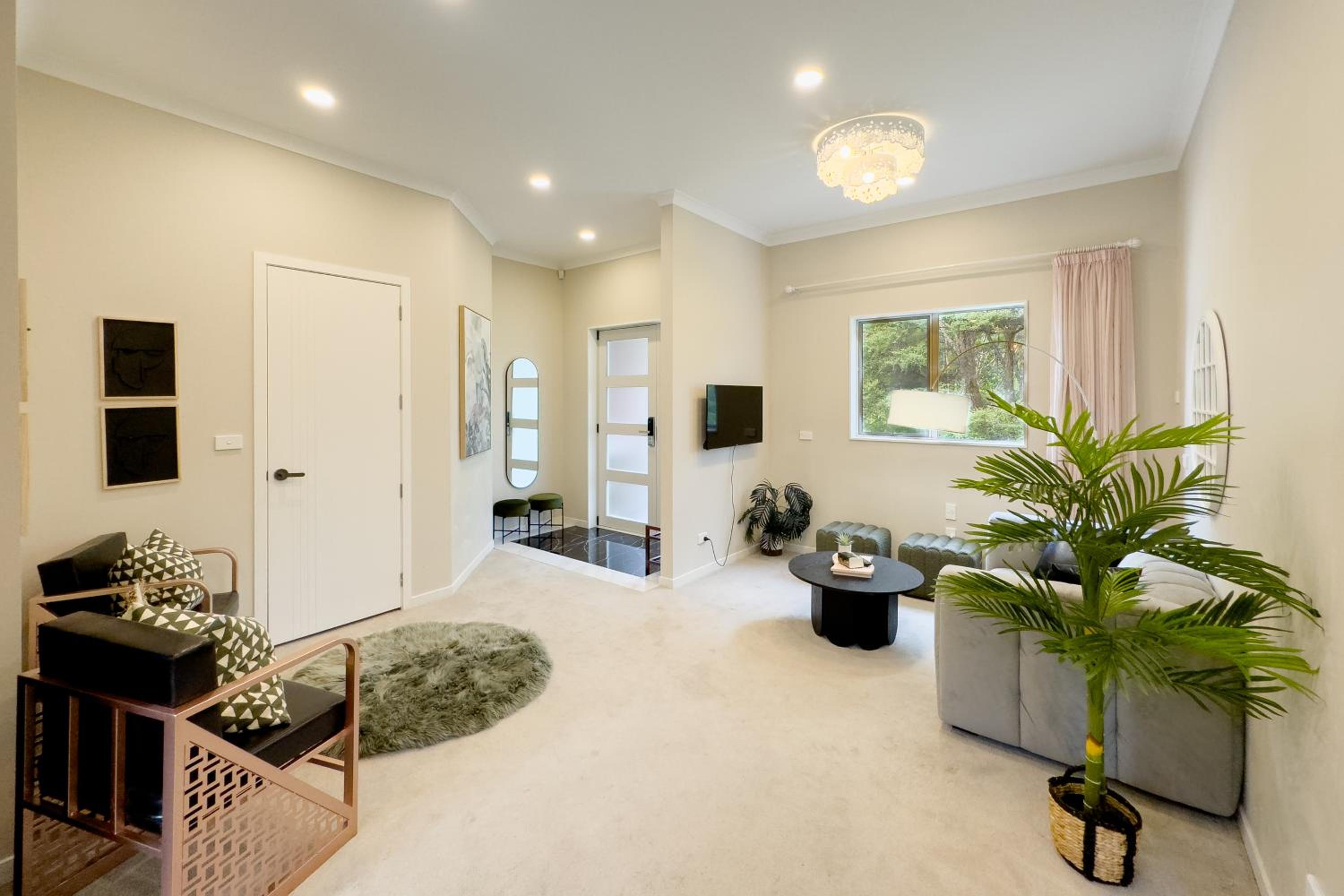 Elegant Two-Bedroom in Greenhithe view 5