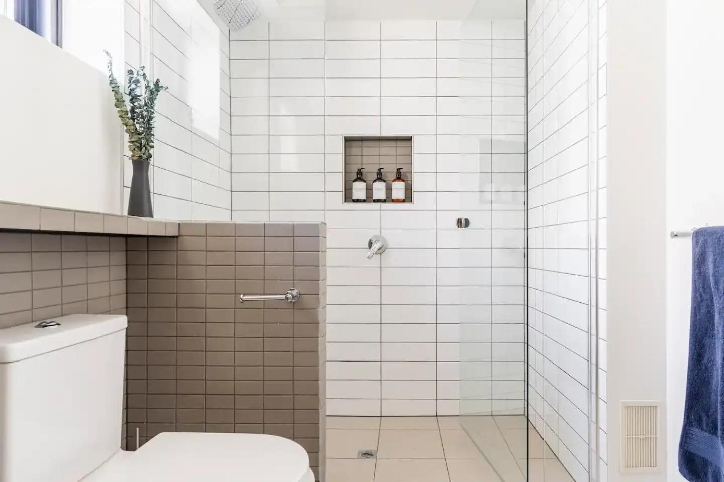 CBD Stylish 1bed1bath Modern Apartment w Parking M4