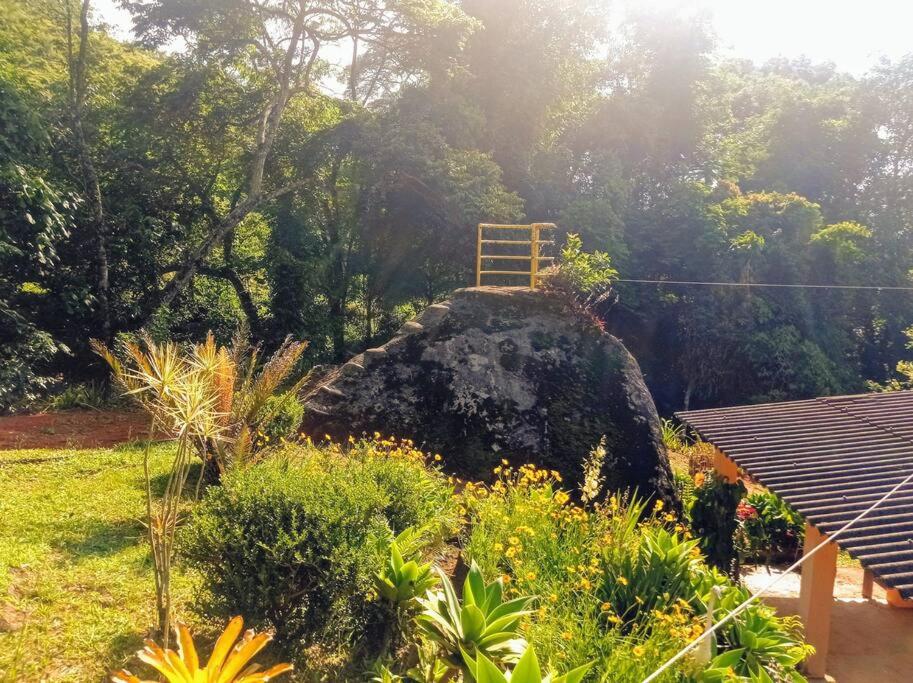 Casa ampla, 2 qtos, varanda, região de Extrema