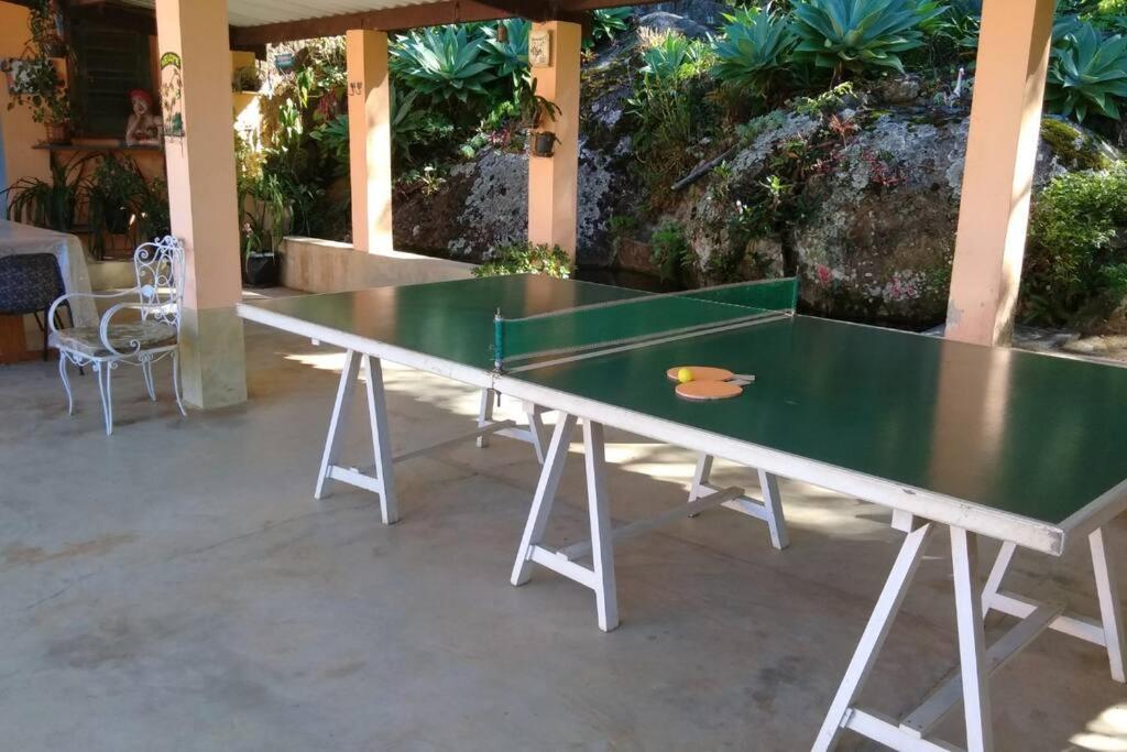 Casa ampla, 2 qtos, varanda, região de Extrema