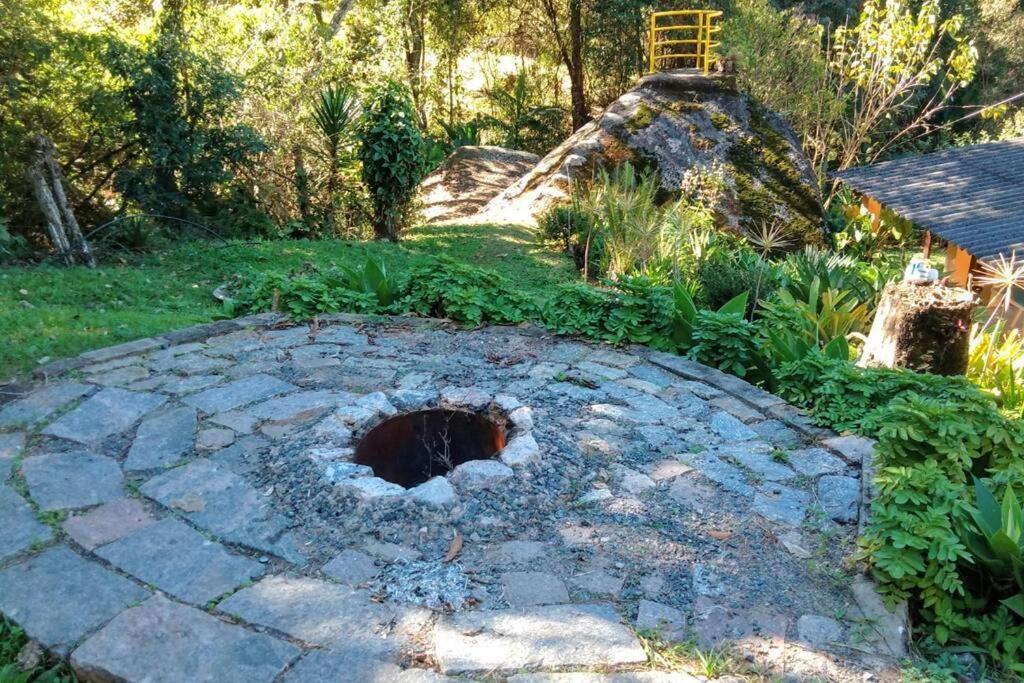 Casa ampla, 2 qtos, varanda, região de Extrema