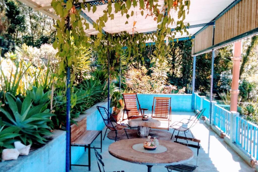 Casa ampla, 2 qtos, varanda, região de Extrema