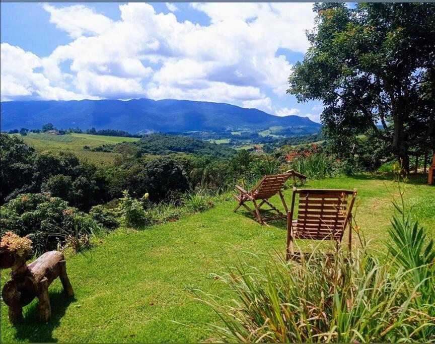 Casa ampla, 2 qtos, varanda, região de Extrema