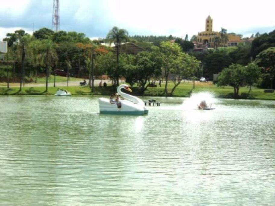 Casa ampla, 2 qtos, varanda, região de Extrema
