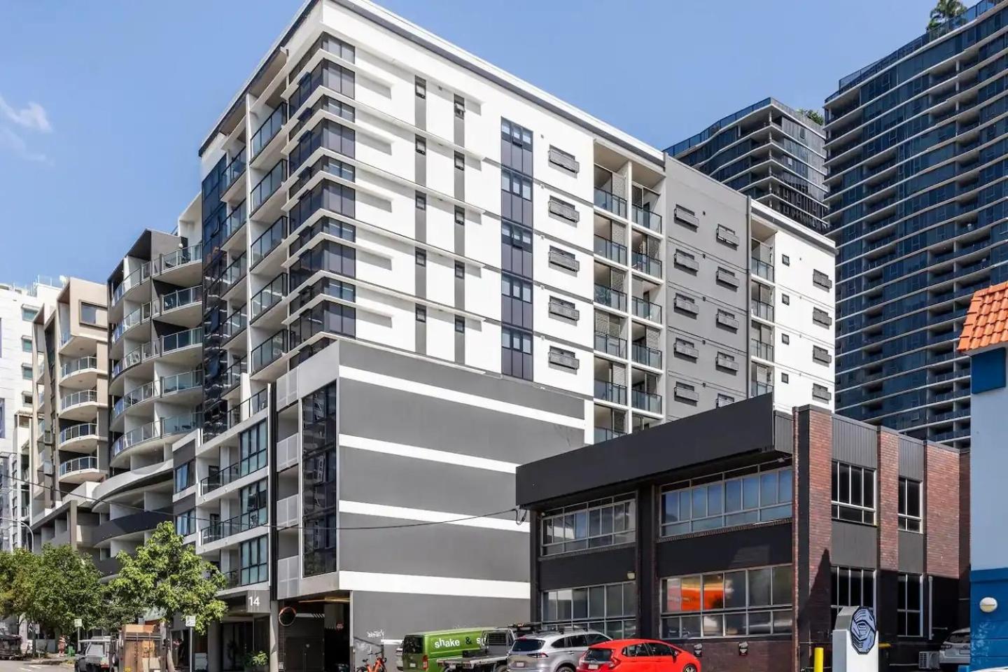 CBD Stylish 1bed1bath Modern Apartment w Parking M4