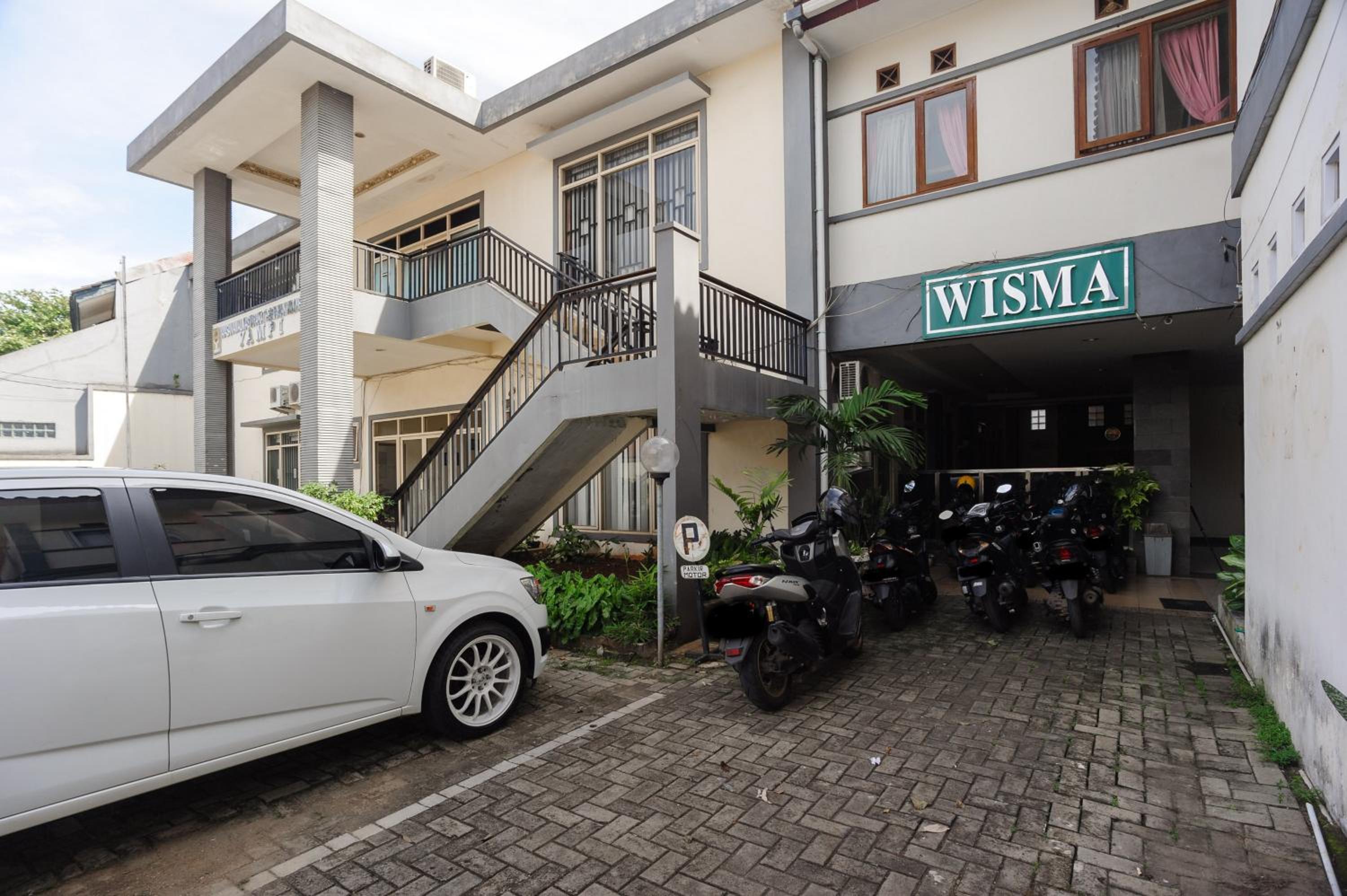 Urbanview Hotel Yampi TB Simatupang