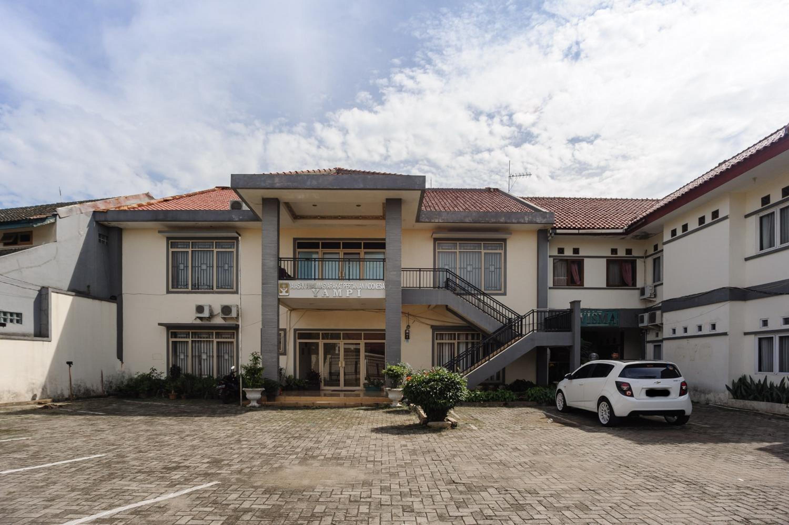 Urbanview Hotel Yampi TB Simatupang
