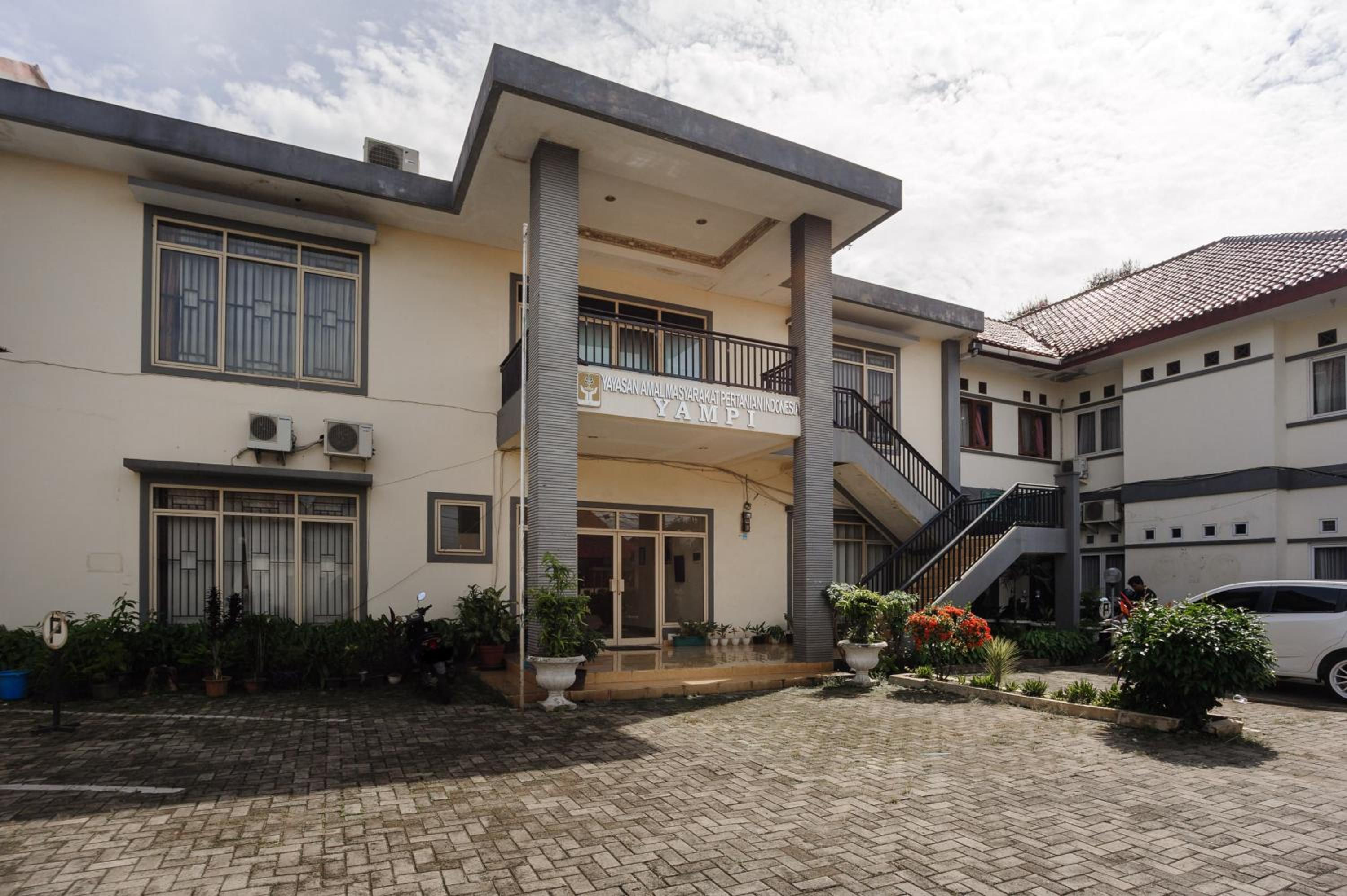Urbanview Hotel Yampi TB Simatupang