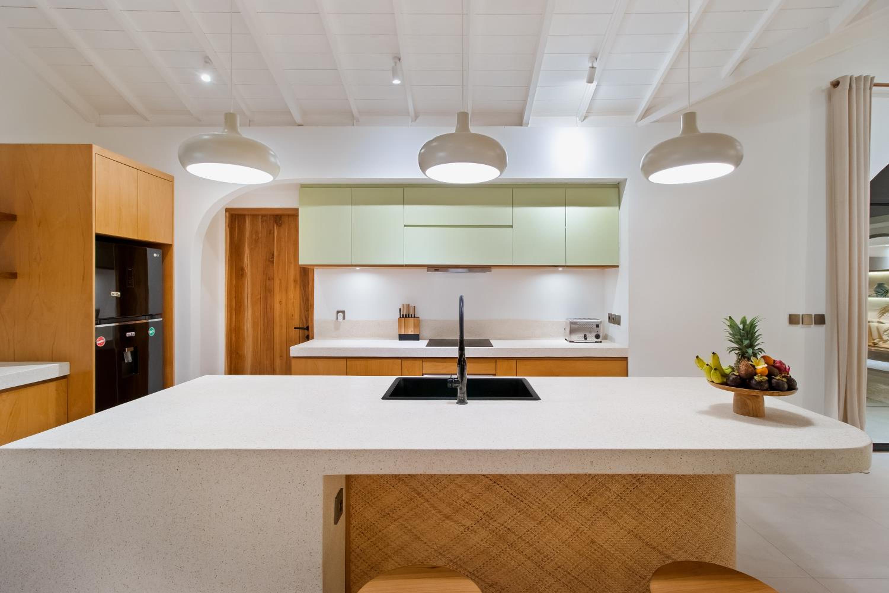 Stunning 3 Bed Villa, Close to Cafes and Beach view 5