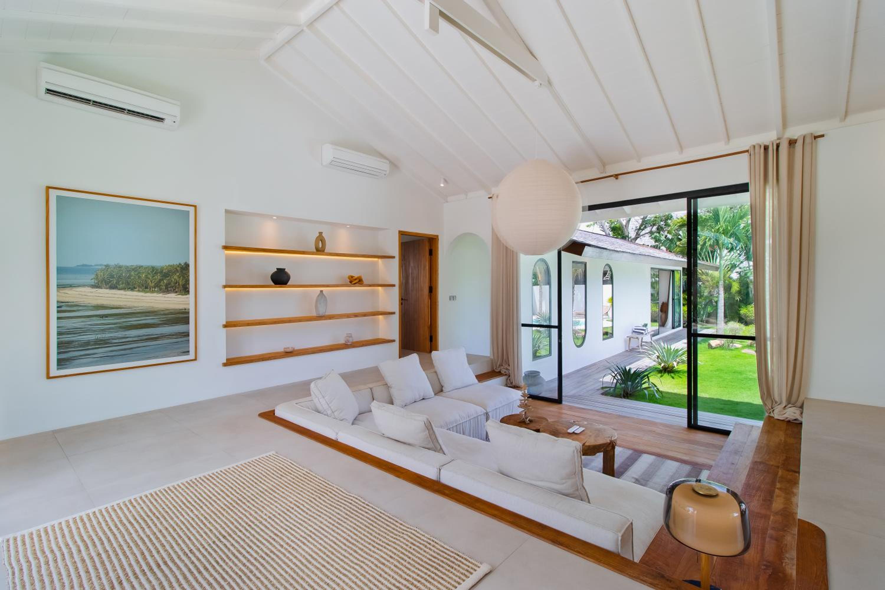 Stunning 3 Bed Villa, Close to Cafes and Beach view 3