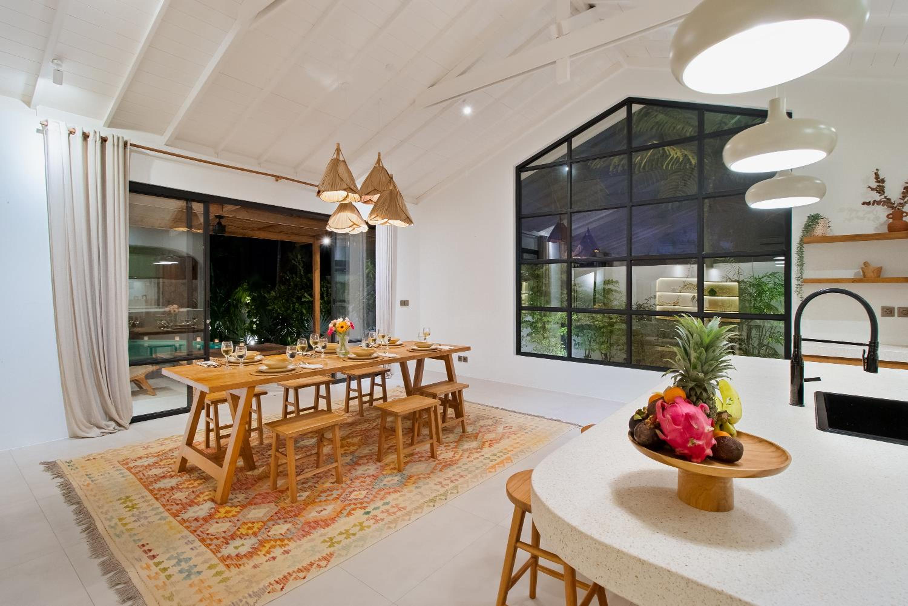 Stunning 3 Bed Villa, Close to Cafes and Beach view 4
