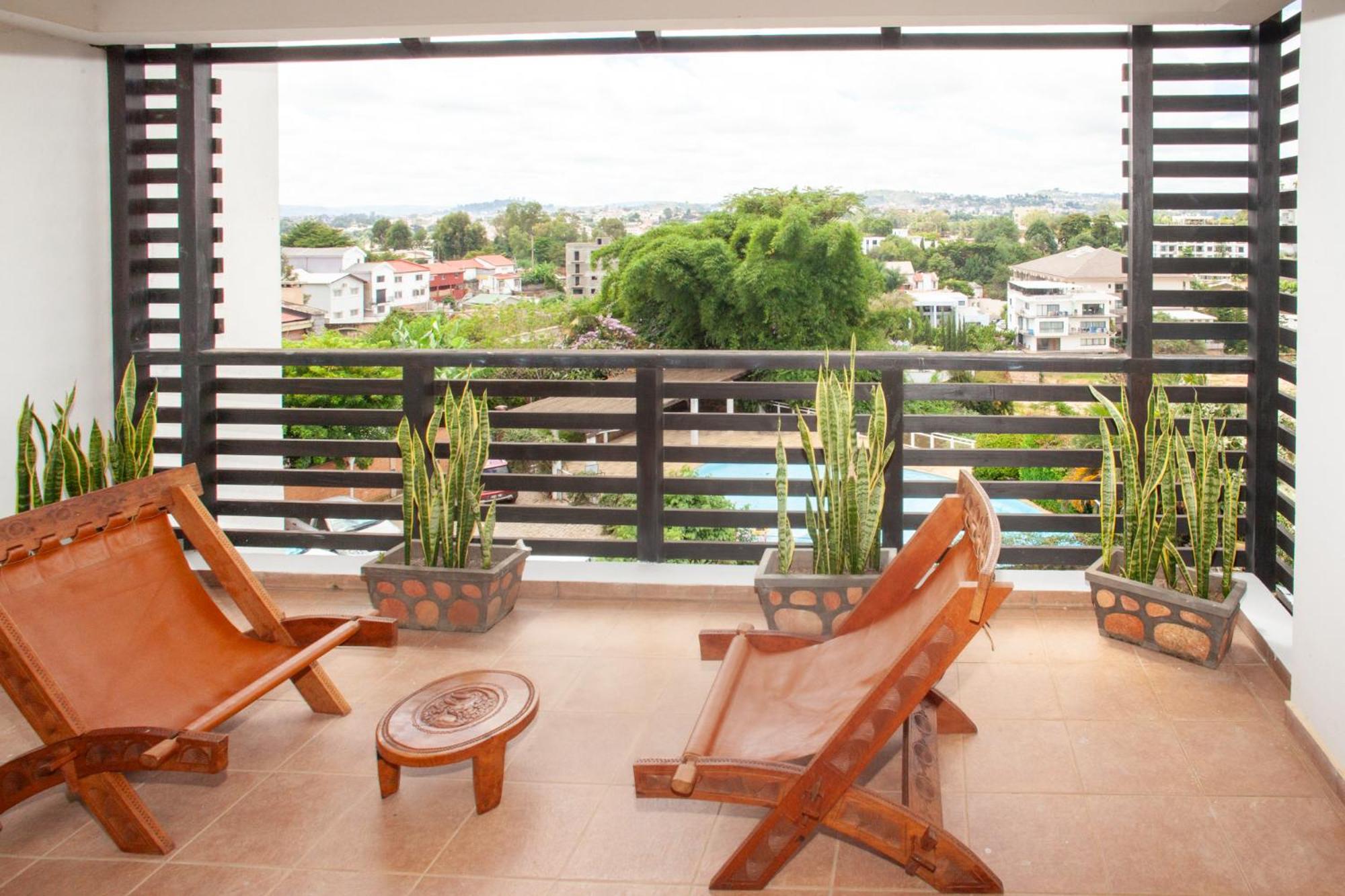 Jardin d'Ivandry Piscine et terrasse view 5