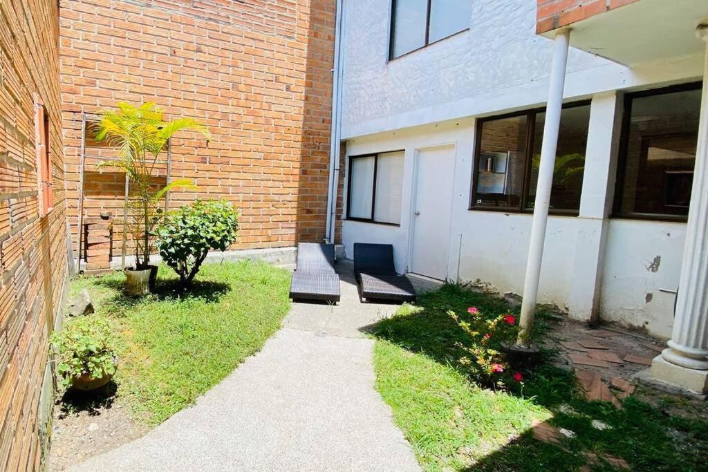 Casa Encanto Laureles! Casa Premium Medellín con Parking- Estadio, Metro