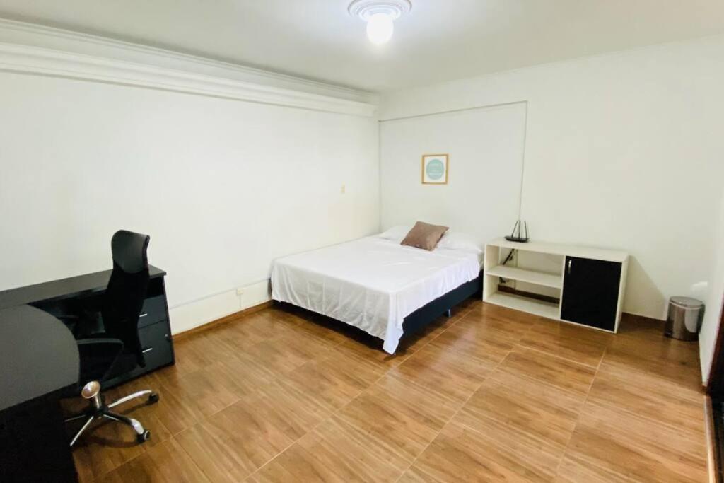 Casa Encanto Laureles! Casa Premium Medellín con Parking- Estadio, Metro