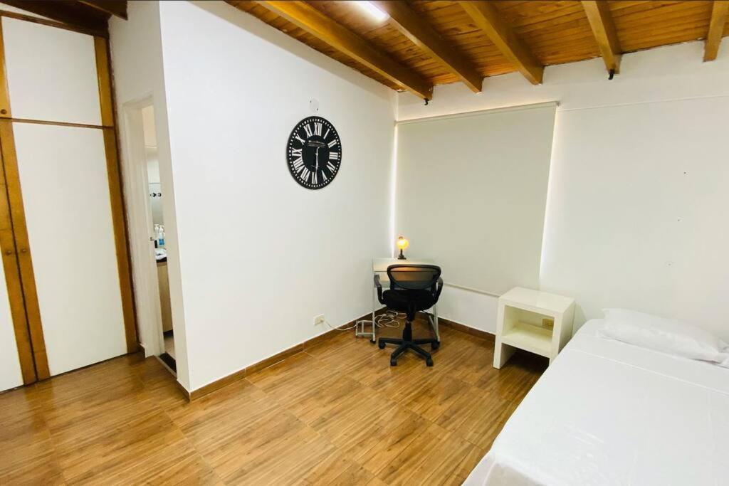 Casa Encanto Laureles! Casa Premium Medellín con Parking- Estadio, Metro
