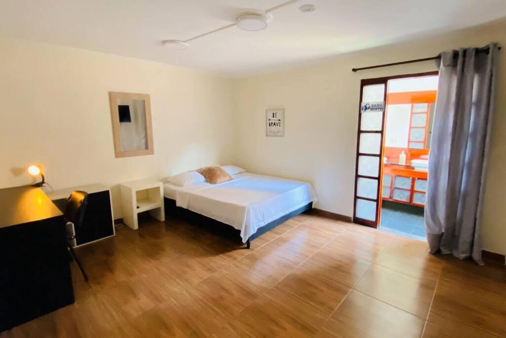 Casa Encanto Laureles! Casa Premium Medellín con Parking- Estadio, Metro