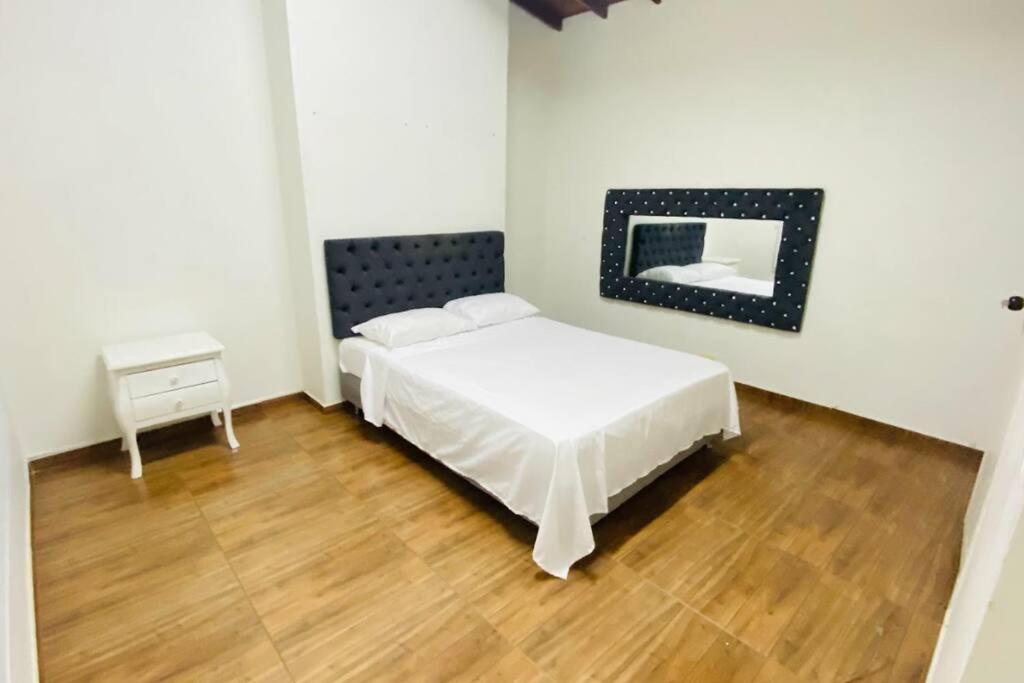 Casa Encanto Laureles! Casa Premium Medellín con Parking- Estadio, Metro