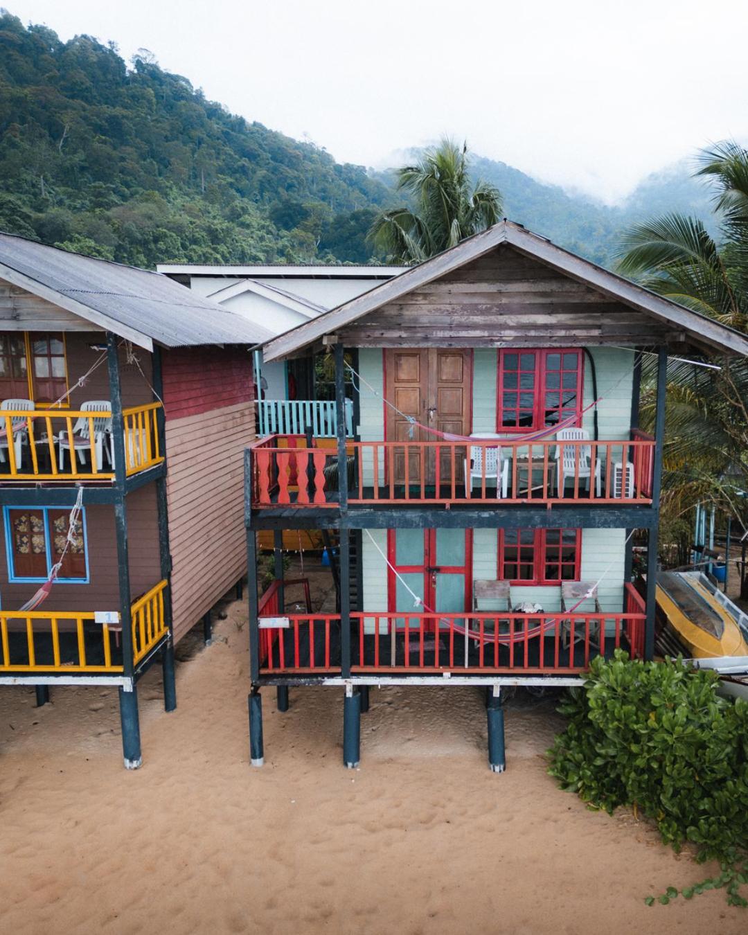 Beachfront Hut Upstairs Astra - Beach Shack Chalet photo 2