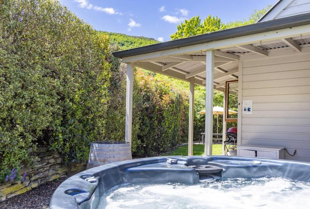 Stags Head Cottage-cosy cottage with hot tub