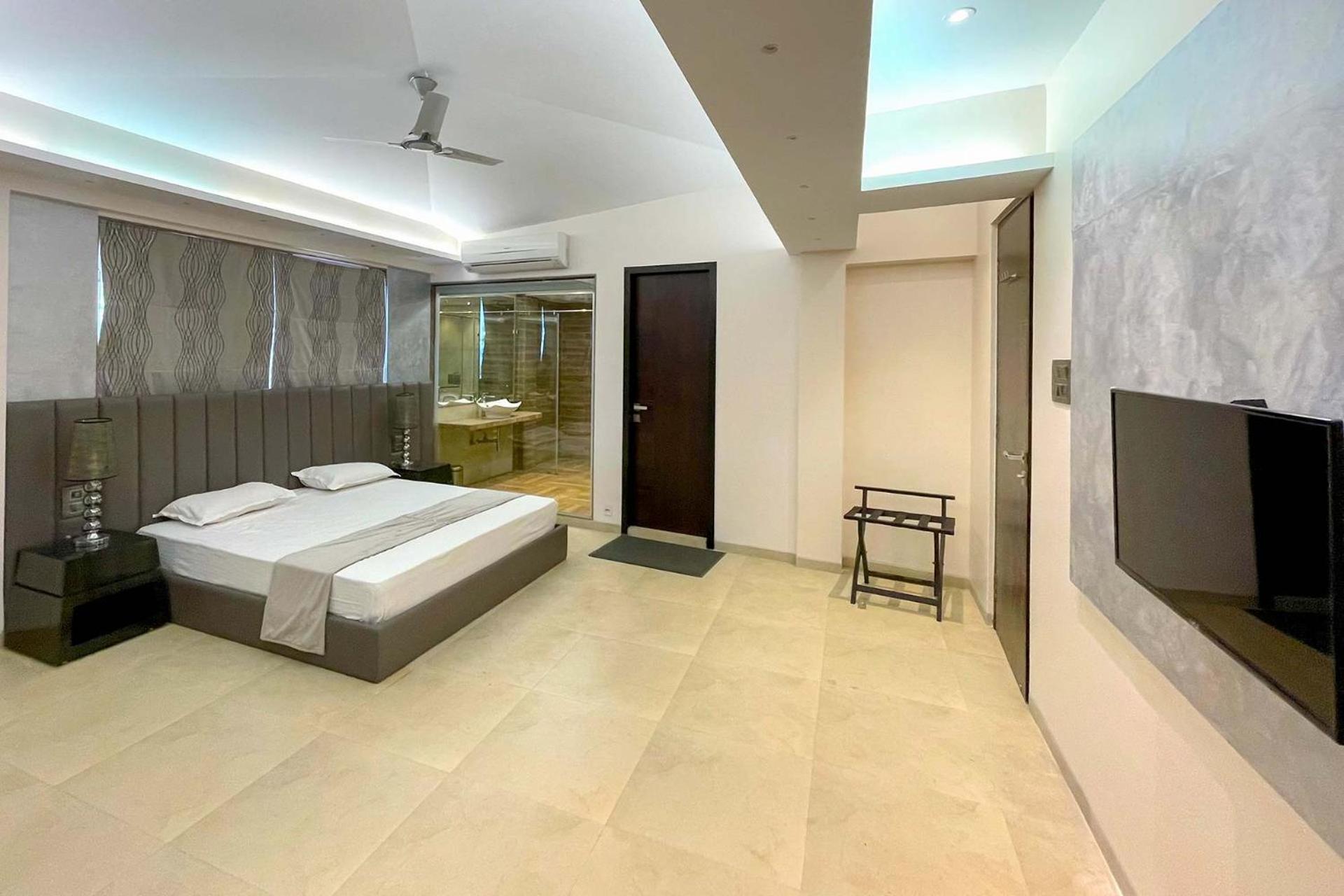 Grande Montana by StayVista - Luxurious Hillside Villa featuring Pool, Theater, and Games Room view 5