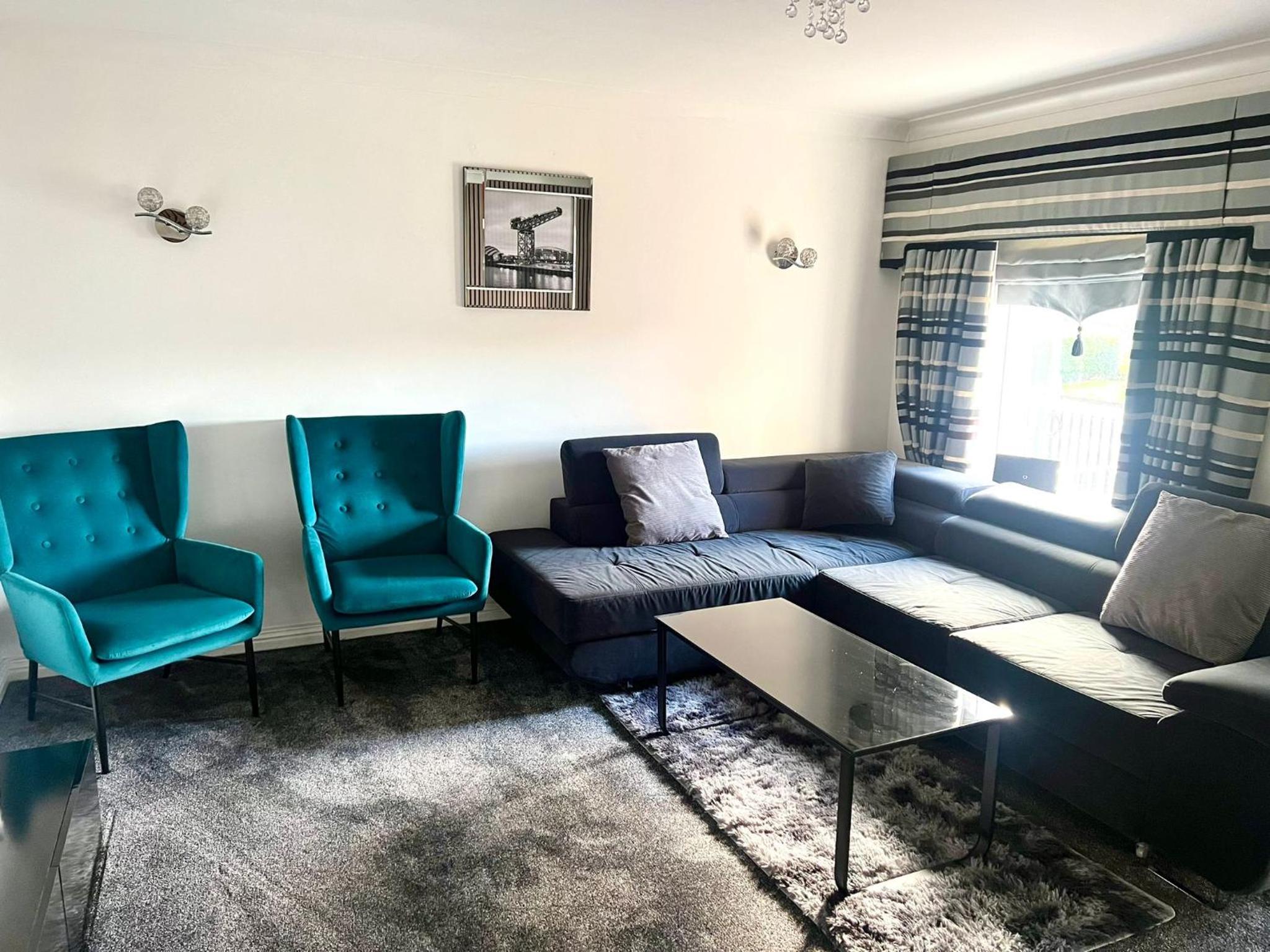 Lovely 3 Bed Home In Glasgow with FREE Parking view 5